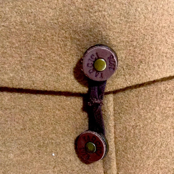 Wool-Blend Short Coat

Classic short coat in our soft wool-blend - Picture 7 of 13